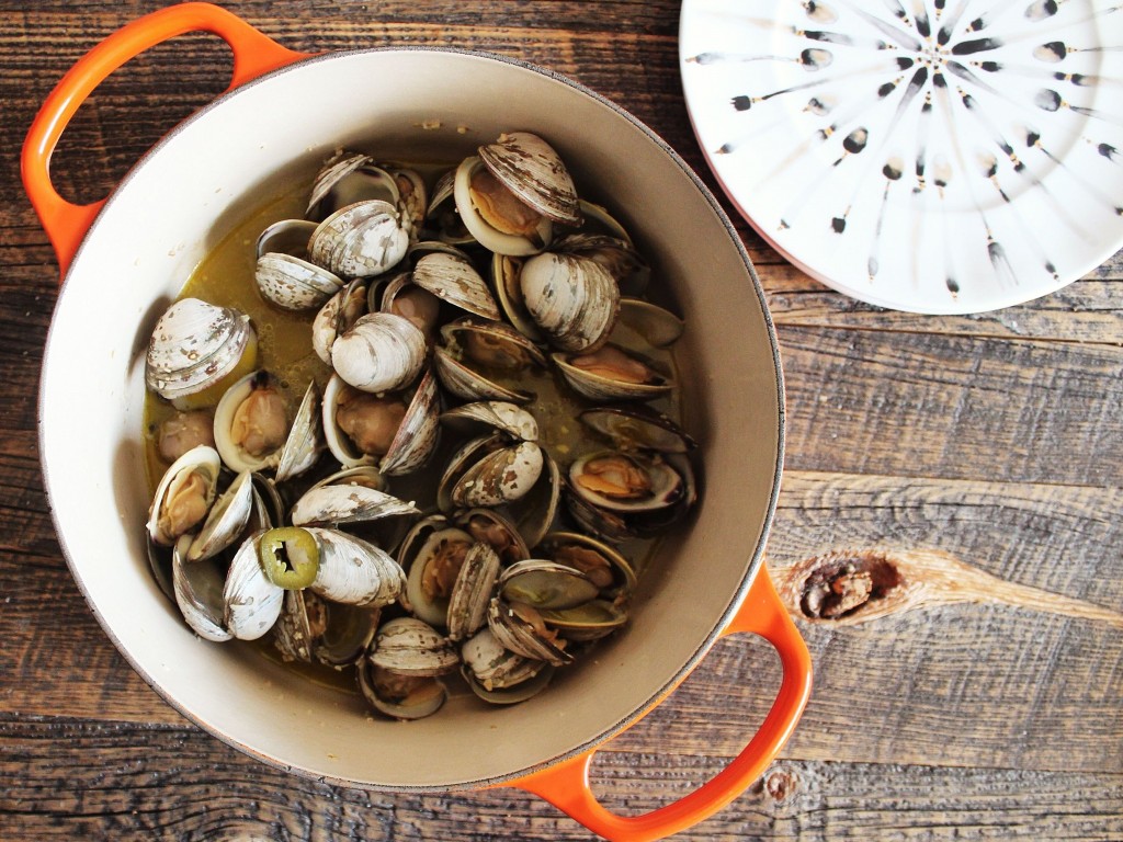 steamed clams : le creuset